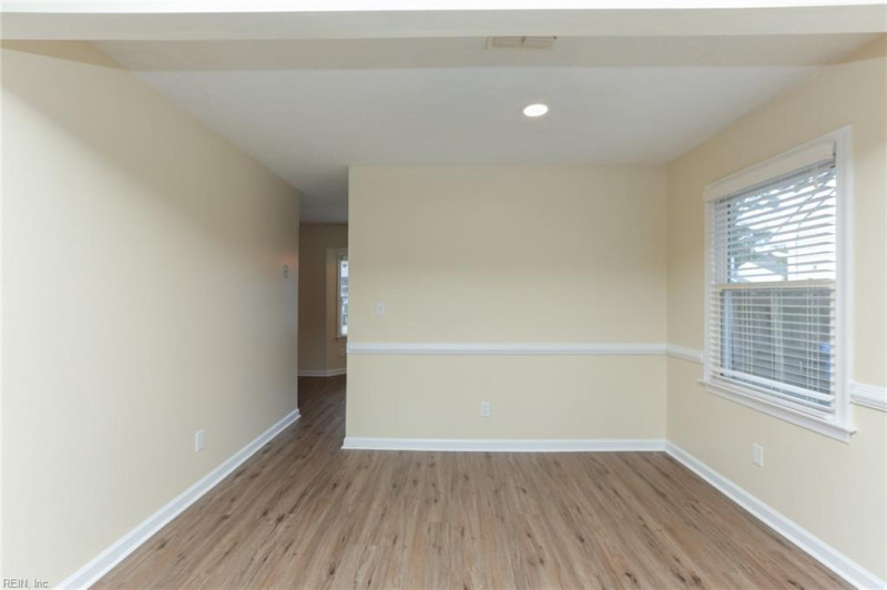 Photo 18 of 46 residential for sale in Chesapeake virginia