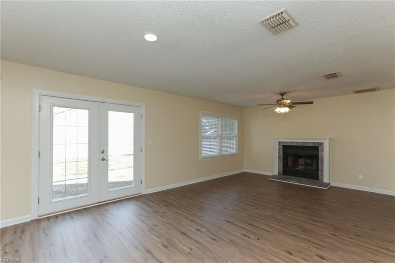 Photo 2 of 46 residential for sale in Chesapeake virginia