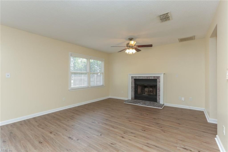 Photo 20 of 46 residential for sale in Chesapeake virginia
