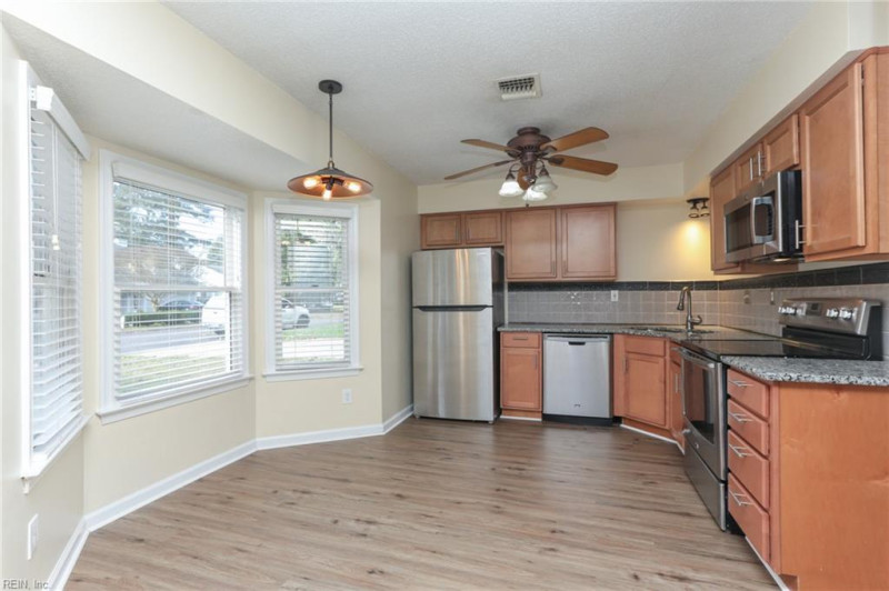 Photo 4 of 46 residential for sale in Chesapeake virginia