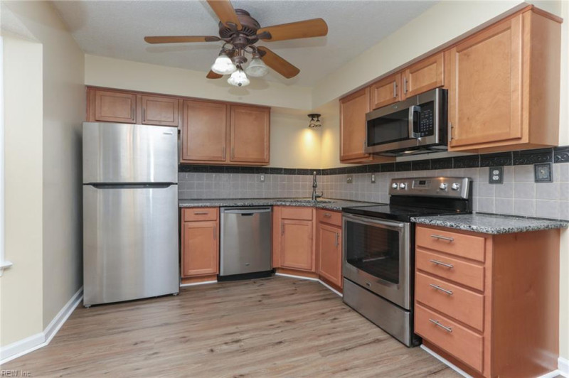 Photo 9 of 46 residential for sale in Chesapeake virginia