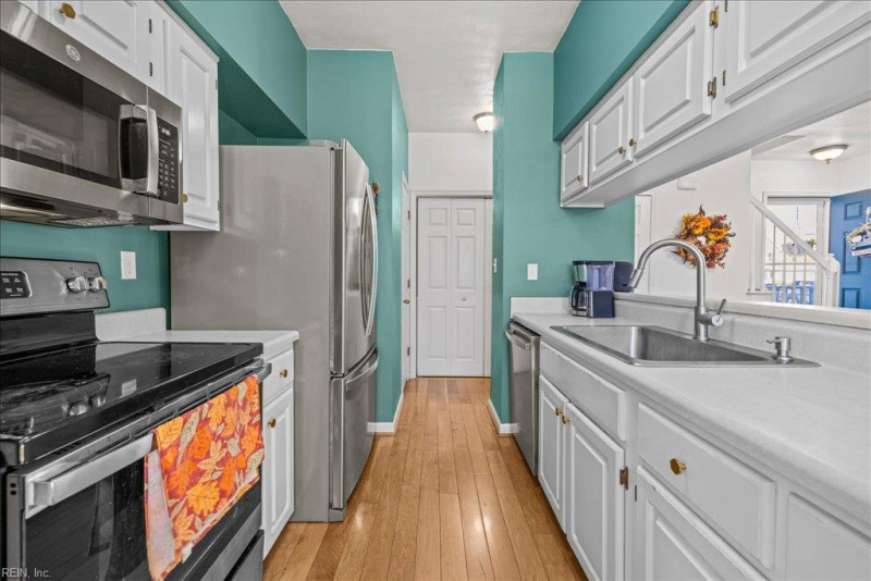 Photo 10 of 38 residential for sale in Chesapeake virginia