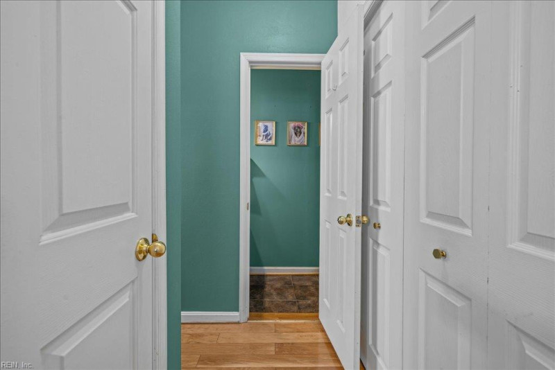 Photo 11 of 38 residential for sale in Chesapeake virginia