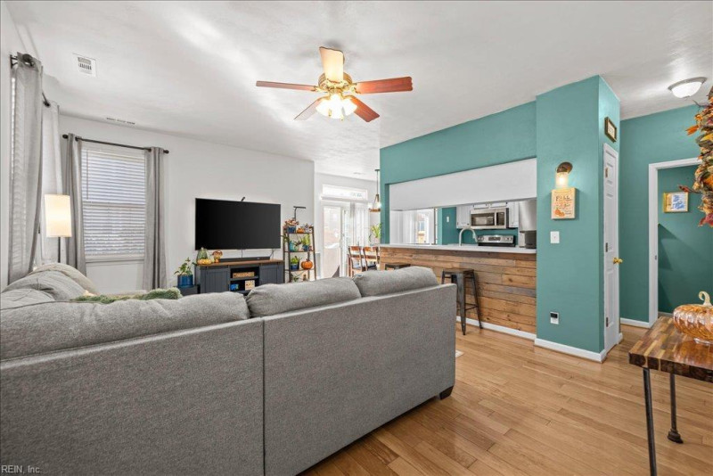 Photo 2 of 38 residential for sale in Chesapeake virginia