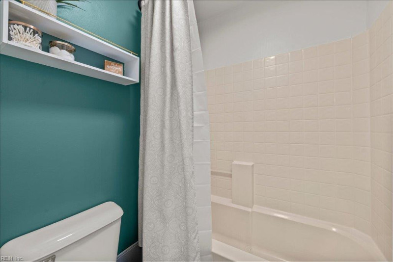 Photo 20 of 38 residential for sale in Chesapeake virginia
