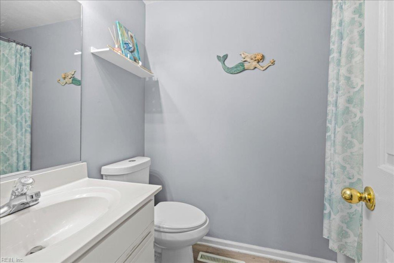 Photo 25 of 38 residential for sale in Chesapeake virginia