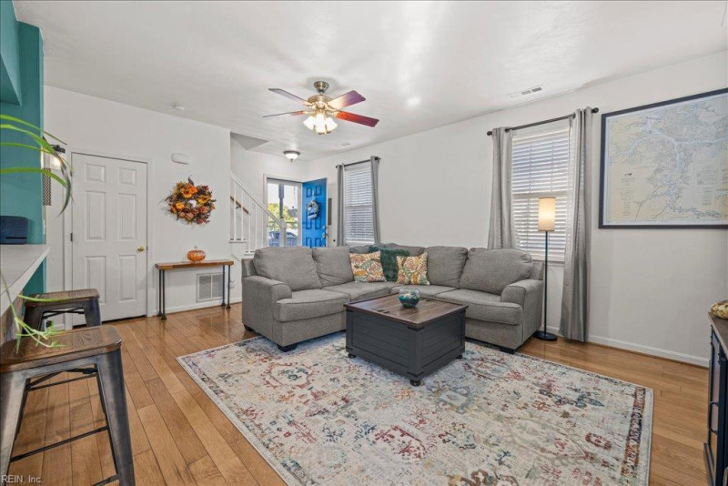 Photo 3 of 38 residential for sale in Chesapeake virginia