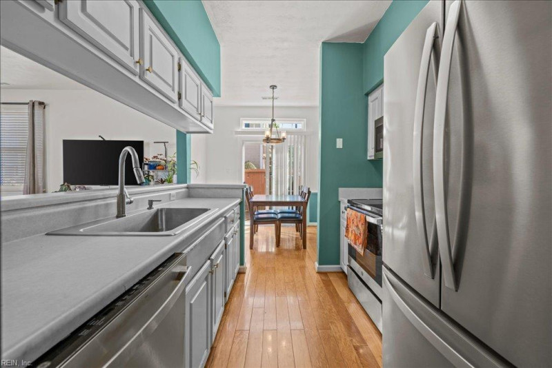 Photo 7 of 38 residential for sale in Chesapeake virginia