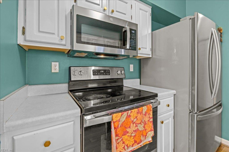 Photo 8 of 38 residential for sale in Chesapeake virginia