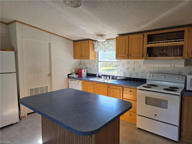 Photo 8 of 21 residential for sale in Sussex County virginia