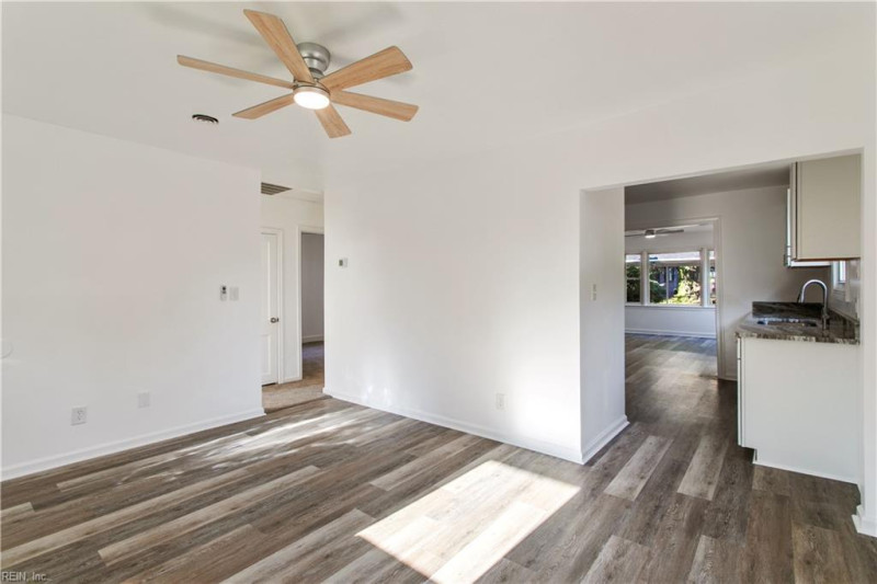 Photo 11 of 20 residential for sale in Hampton virginia