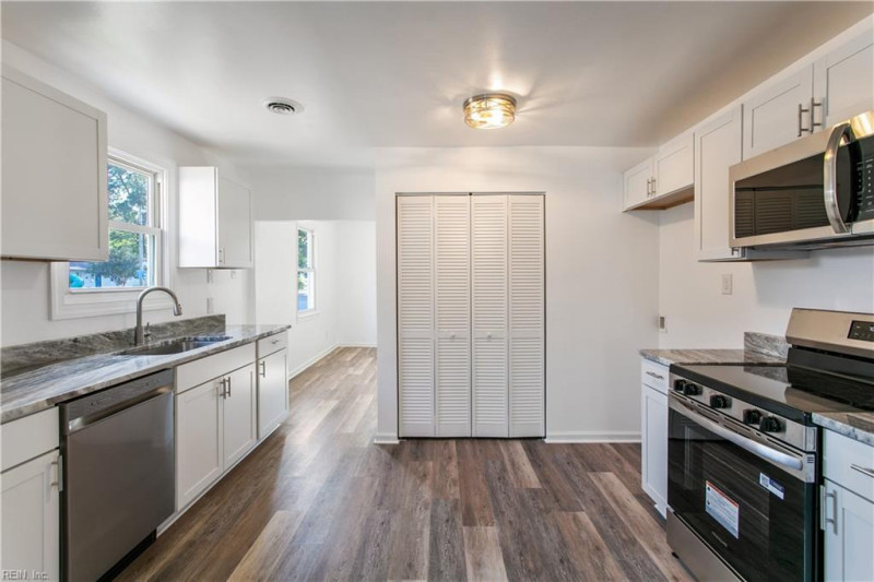 Photo 4 of 20 residential for sale in Hampton virginia