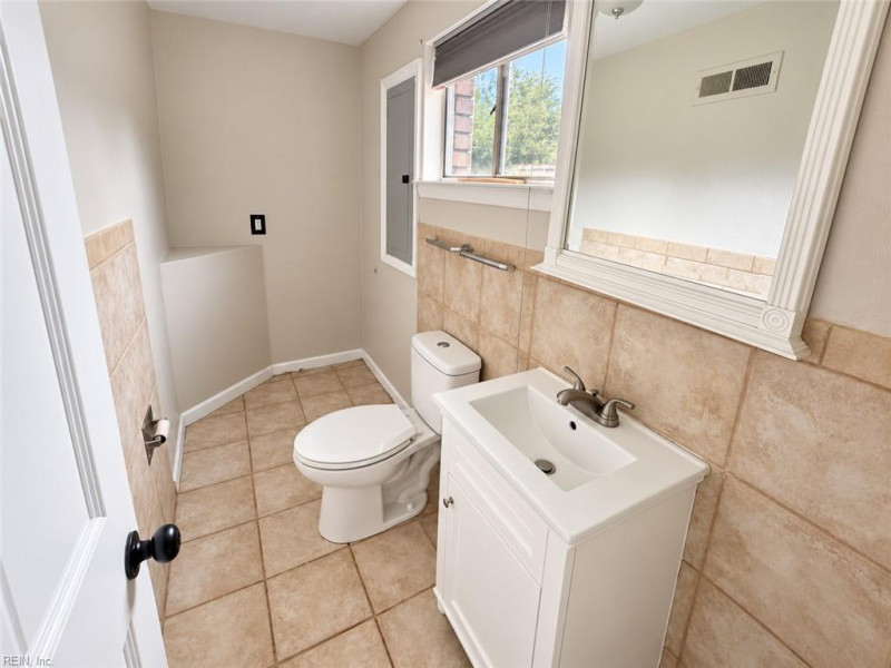 Photo 3 of 16 residential for sale in Norfolk virginia