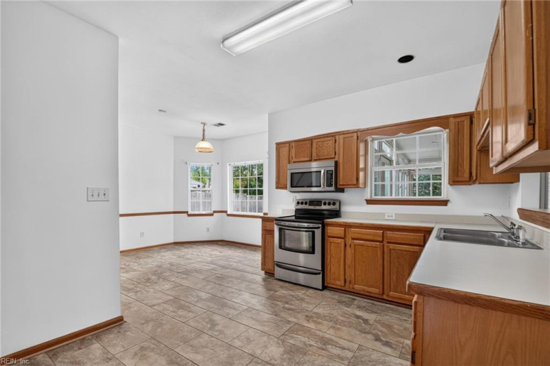 Photo 12 of 39 residential for sale in Virginia Beach virginia