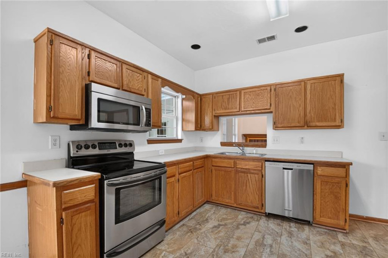 Photo 13 of 39 residential for sale in Virginia Beach virginia