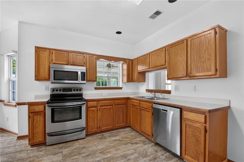 Photo 14 of 39 residential for sale in Virginia Beach virginia