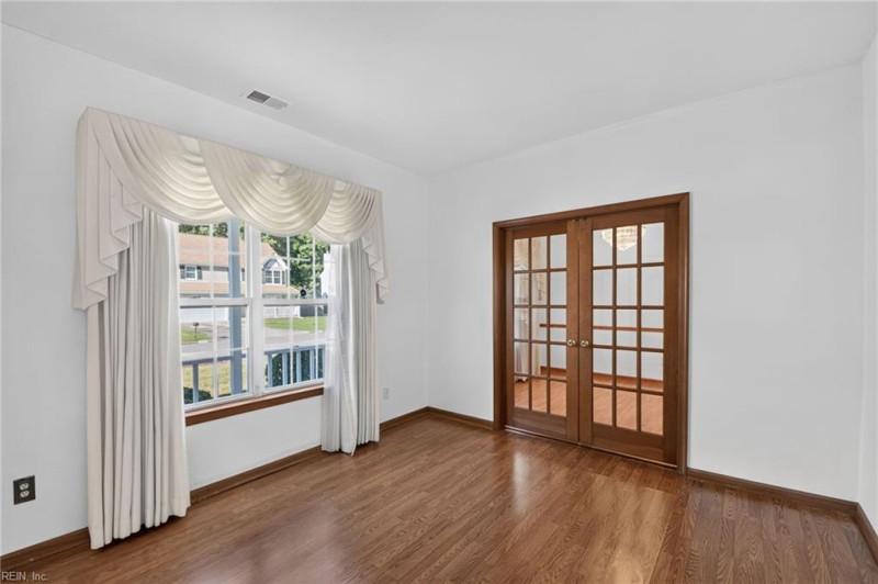 Photo 3 of 39 residential for sale in Virginia Beach virginia