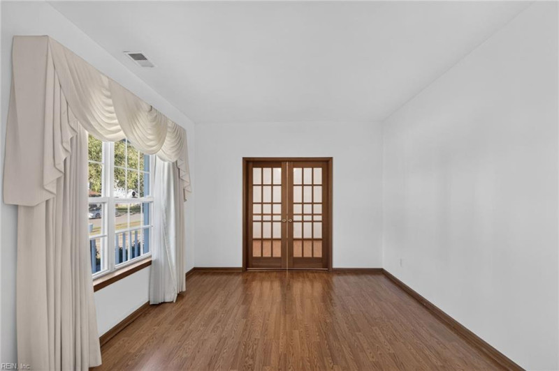 Photo 4 of 39 residential for sale in Virginia Beach virginia