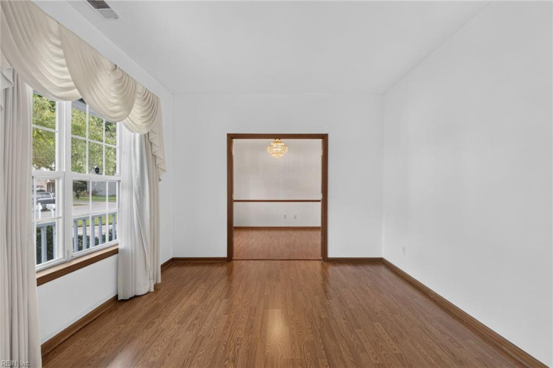 Photo 5 of 39 residential for sale in Virginia Beach virginia