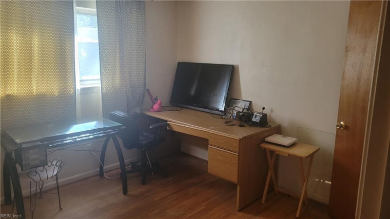Photo 10 of 21 residential for sale in Chesapeake virginia