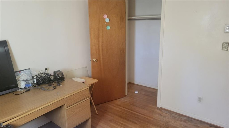 Photo 11 of 21 residential for sale in Chesapeake virginia