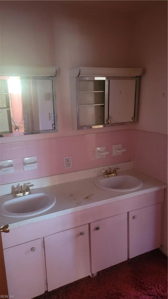 Photo 12 of 21 residential for sale in Chesapeake virginia