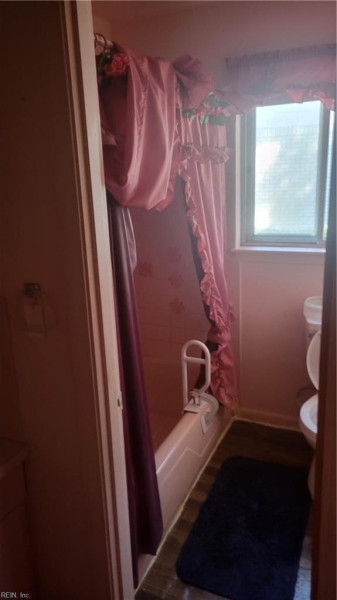 Photo 13 of 21 residential for sale in Chesapeake virginia