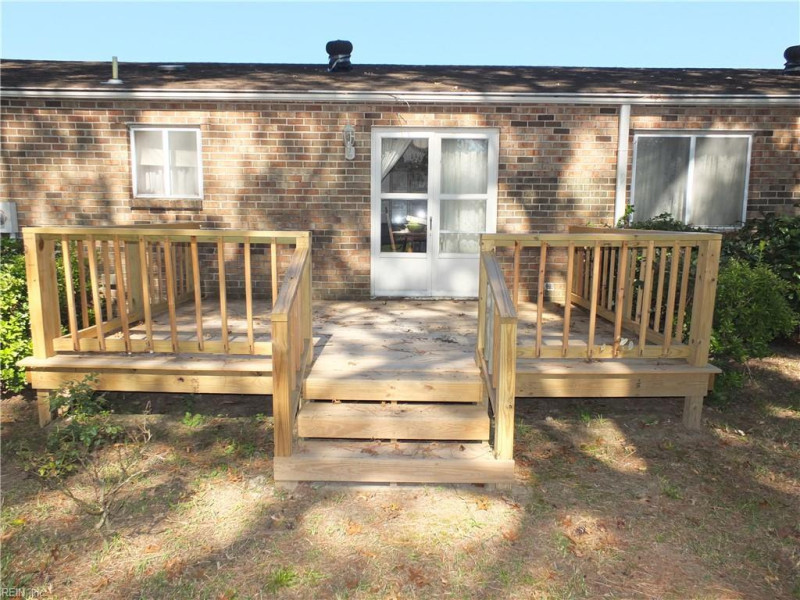 Photo 18 of 21 residential for sale in Chesapeake virginia