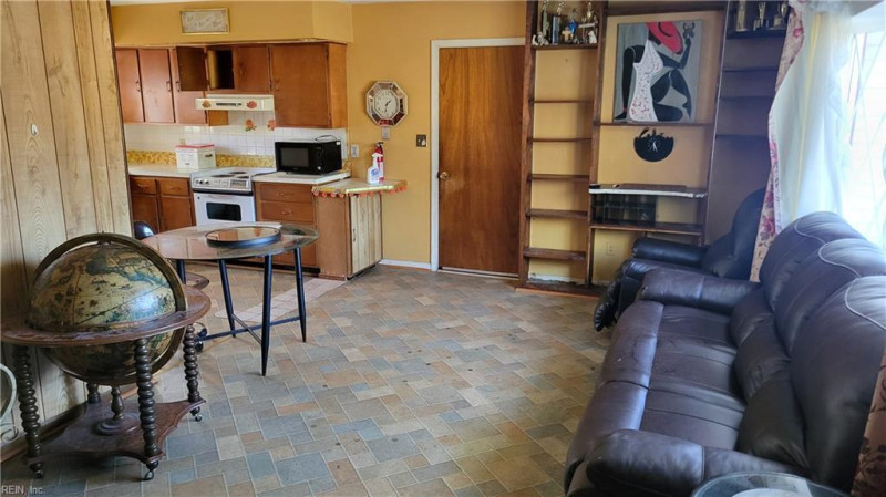 Photo 2 of 21 residential for sale in Chesapeake virginia