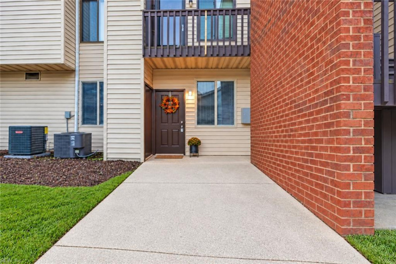 Photo 6 of 21 residential for sale in Hampton virginia