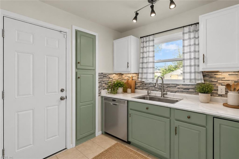 Photo 10 of 31 residential for sale in Virginia Beach virginia