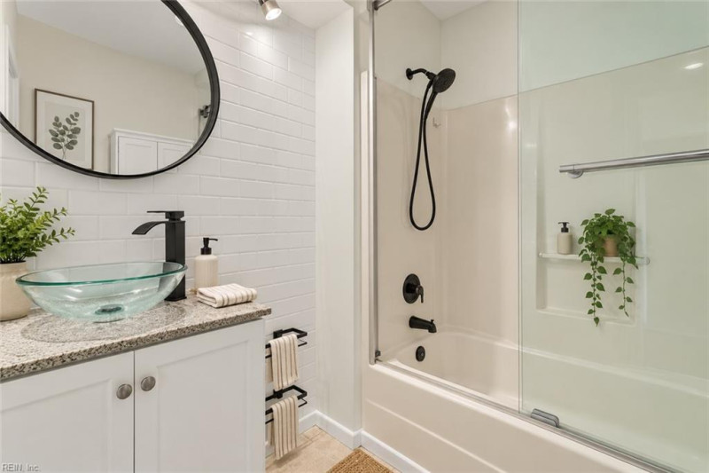 Photo 12 of 31 residential for sale in Virginia Beach virginia