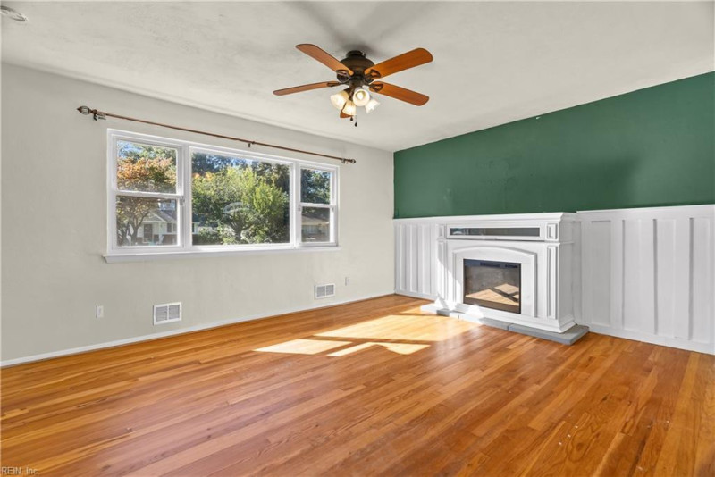 Photo 18 of 31 residential for sale in Virginia Beach virginia
