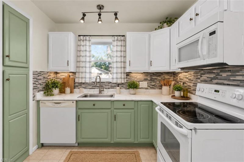 Photo 7 of 31 residential for sale in Virginia Beach virginia