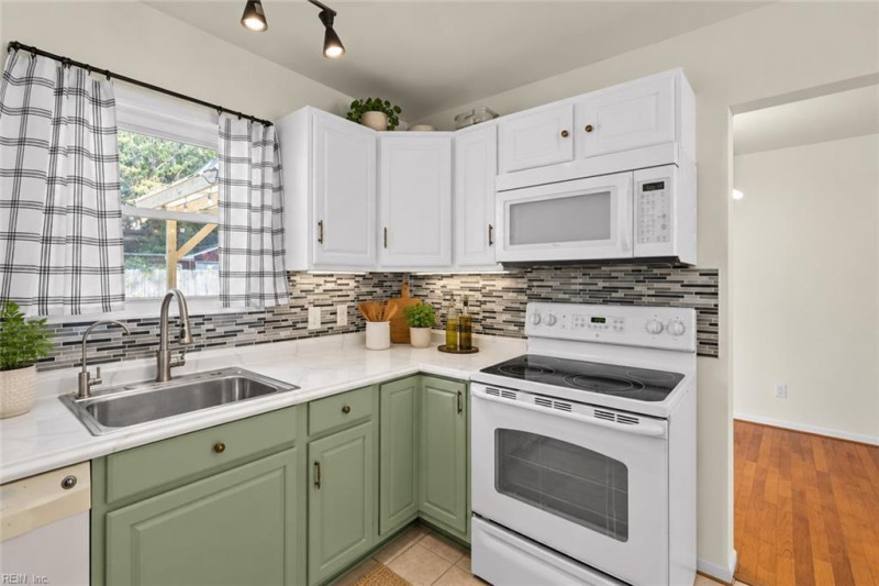 Photo 8 of 31 residential for sale in Virginia Beach virginia