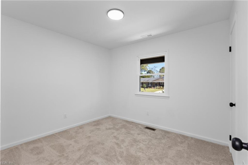 Photo 14 of 27 residential for sale in Poquoson virginia