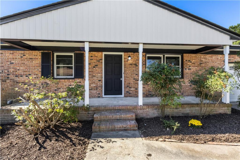 Photo 3 of 27 residential for sale in Poquoson virginia