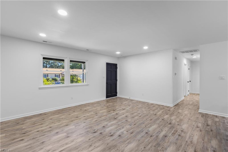 Photo 8 of 27 residential for sale in Poquoson virginia