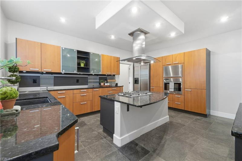 Photo 16 of 50 residential for sale in Norfolk virginia