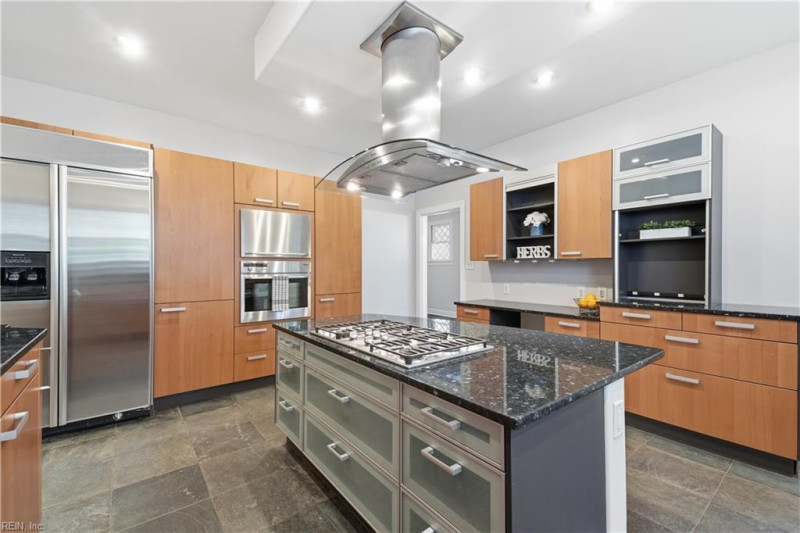 Photo 17 of 50 residential for sale in Norfolk virginia