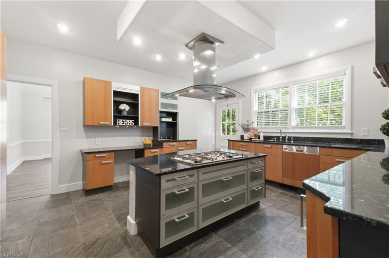 Photo 18 of 50 residential for sale in Norfolk virginia