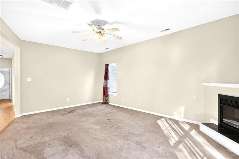 Photo 4 of 39 residential for sale in Chesapeake virginia