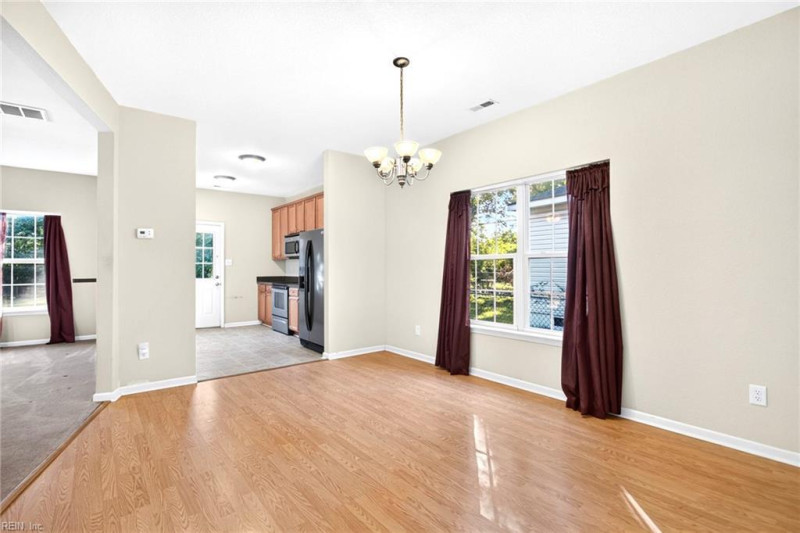 Photo 8 of 39 residential for sale in Chesapeake virginia