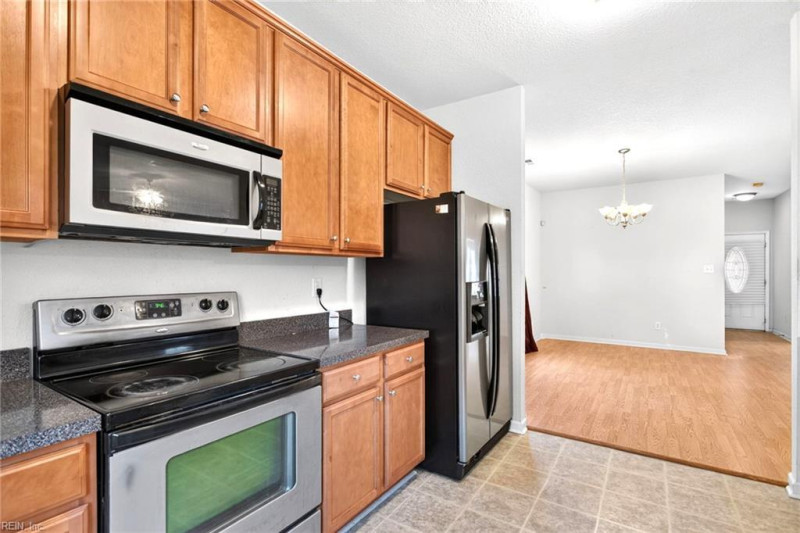 Photo 9 of 39 residential for sale in Chesapeake virginia