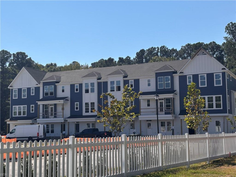Photo 5 of 32 residential for sale in Chesapeake virginia