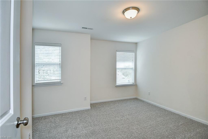 Photo 10 of 39 residential for sale in Chesapeake virginia