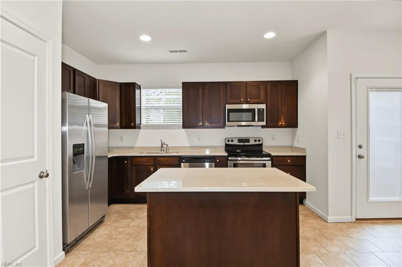 Photo 3 of 39 residential for sale in Chesapeake virginia