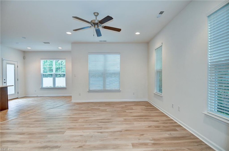 Photo 5 of 39 residential for sale in Chesapeake virginia