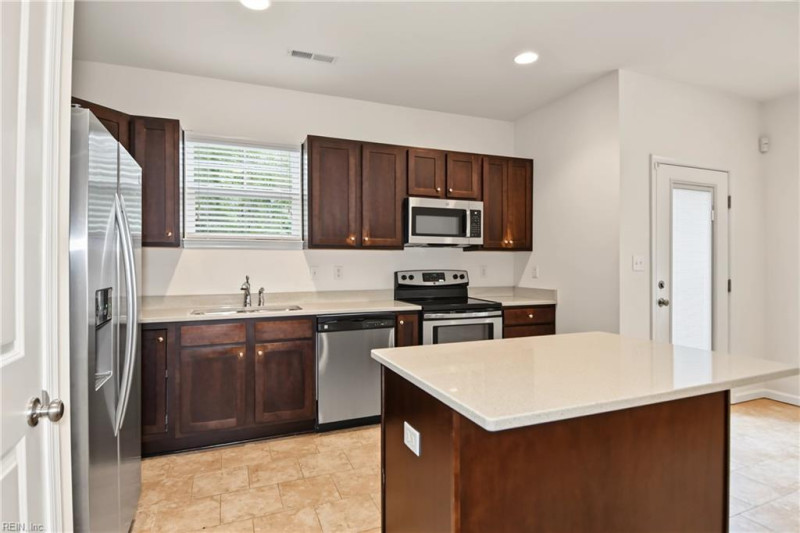 Photo 6 of 39 residential for sale in Chesapeake virginia