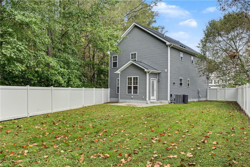 Photo 7 of 39 residential for sale in Chesapeake virginia